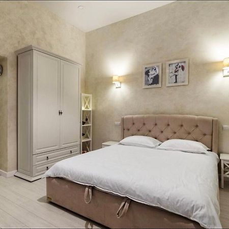 Lucky Apartmens In Centre Lviv Bagian luar foto