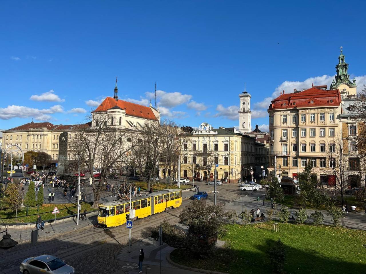 Lucky Apartmens In Centre Lviv Bagian luar foto