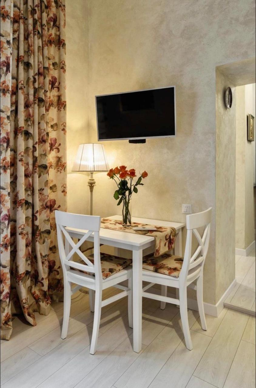 Lucky Apartmens In Centre Lviv Bagian luar foto